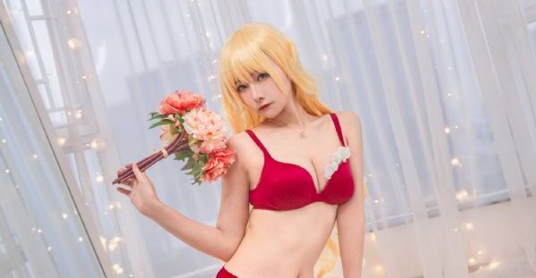 年轻的女闺蜜hd
